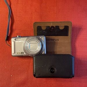 Olympus VR-320 camera, 2 lenses w case all paperwork and box FINAL MARKDOWN